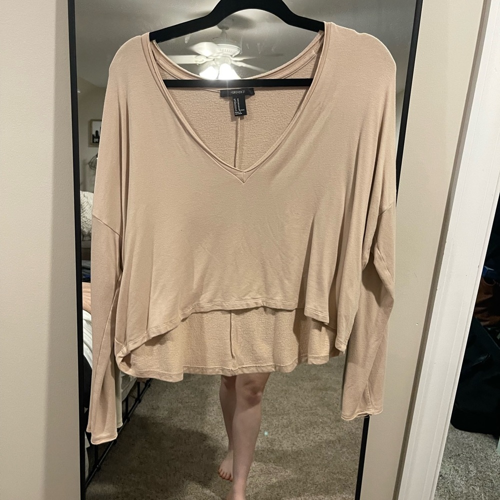 Forever 21 Cropped Long Sleeve Tee Size M